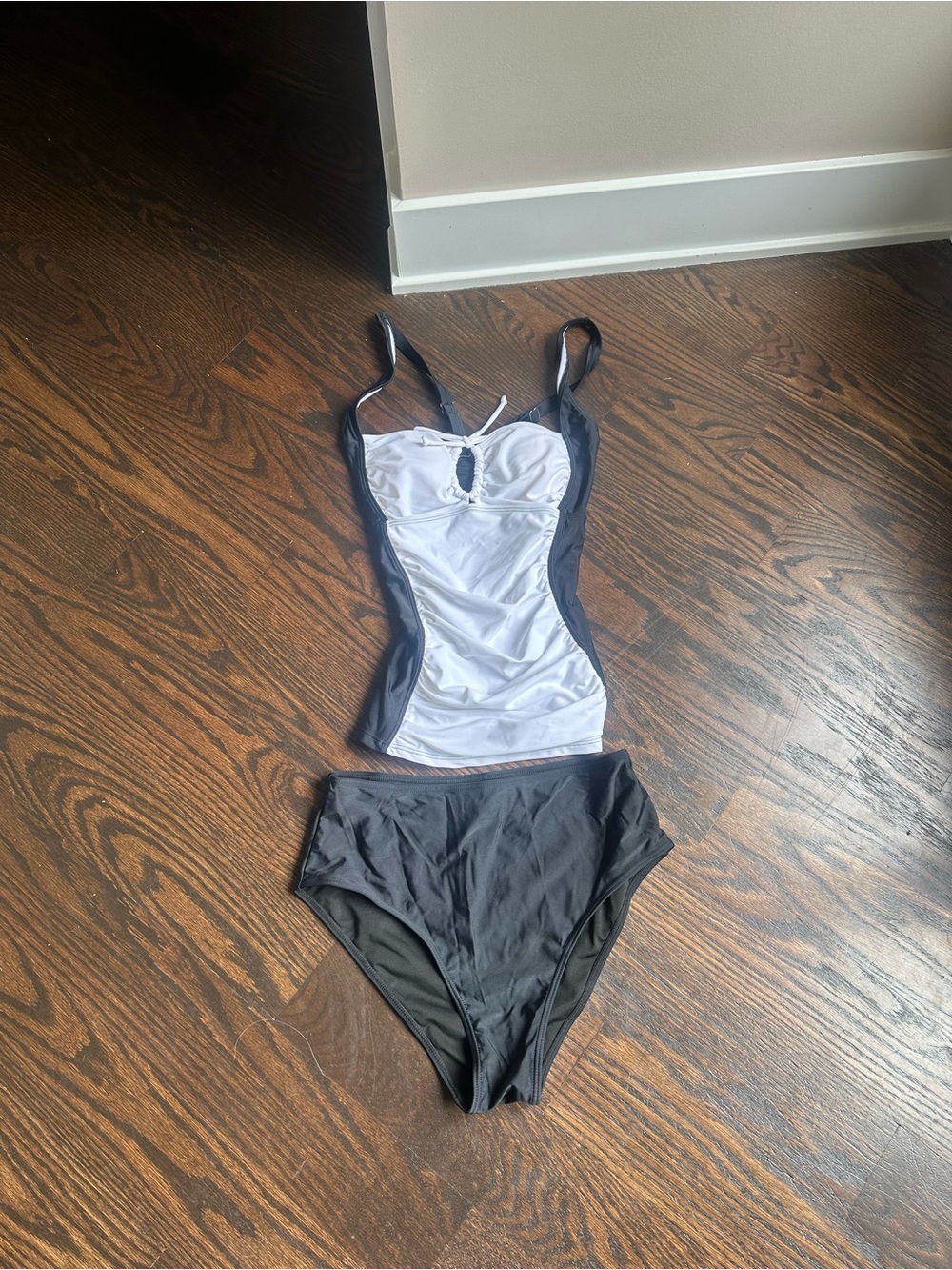 B2PRITY Black and White tankini set